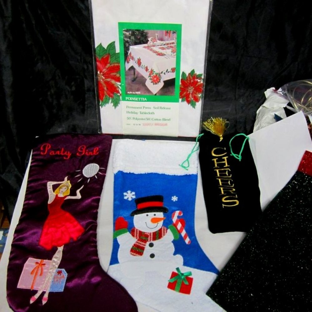 CHRISTMAS DECOR SET OF 5, STOCKINGS/TABLECLOTH/CHEER BAG/TREE SKIRT 70'S-90'S